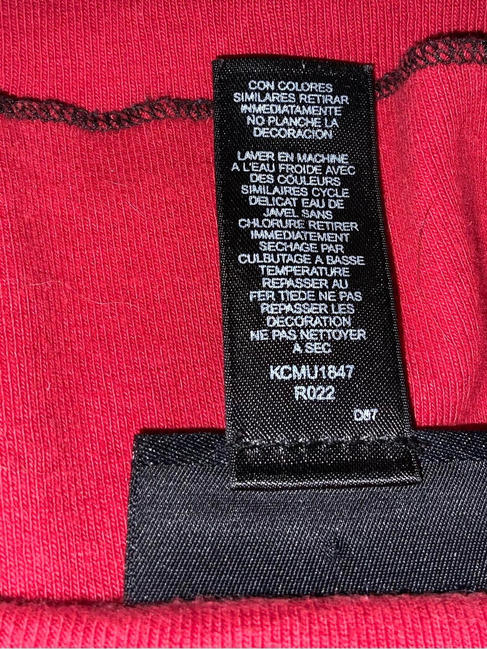 Vintage DKNY Jeans Y2K Red NYC Graphic T-Shirt Top S Cotton Made in Canada Fitte - Picture 11 of 11